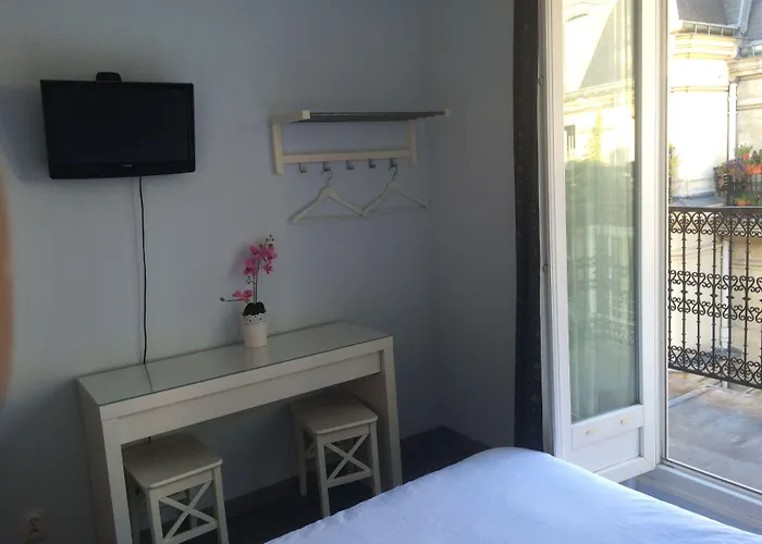 Andre Gill 2* باريس