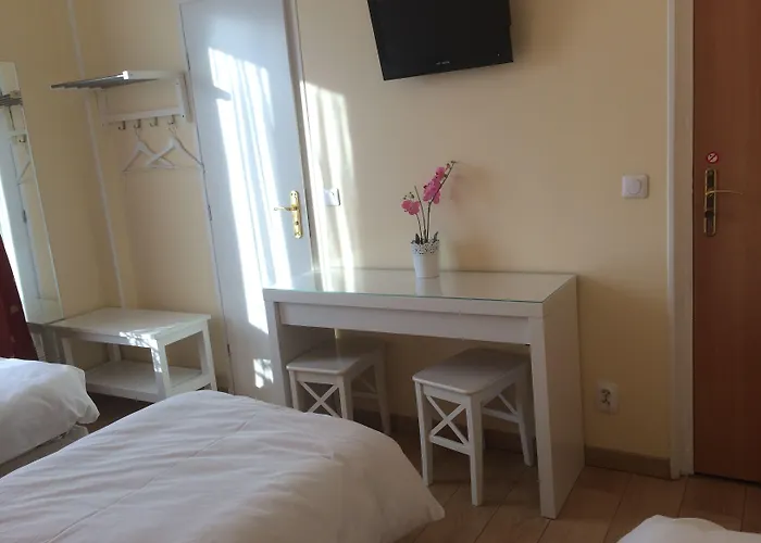 Andre Gill Hotel