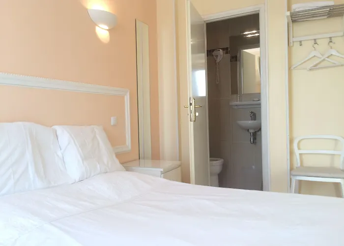 Andre Gill Hotel 2*