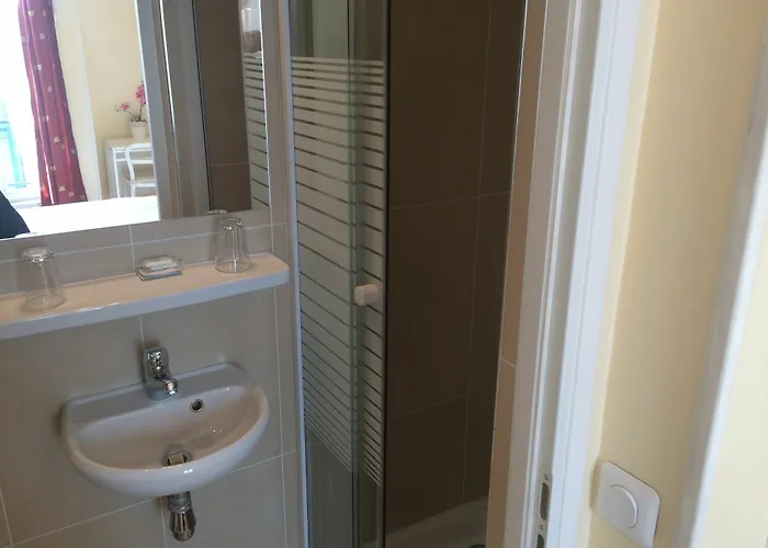 Andre Gill Hotel 2*