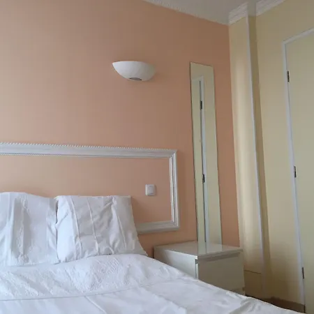 Andre Gill Otel Paris