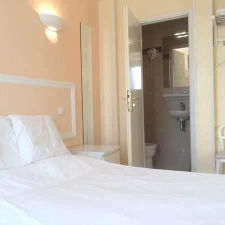 Andre Gill Otel 2*