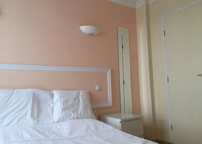 Andre Gill Hotel Paříž